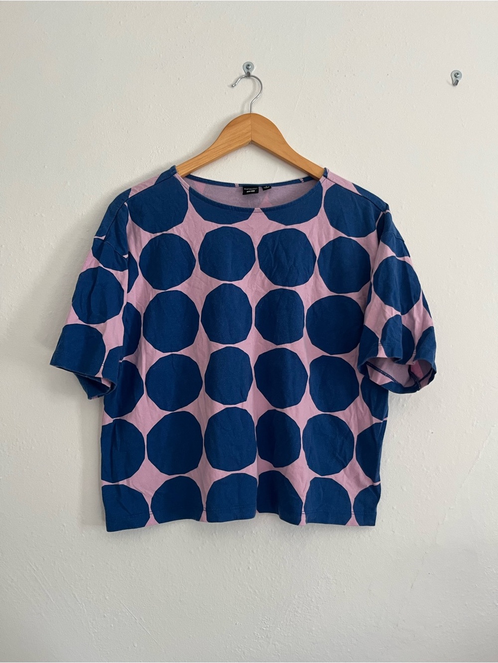 Uniqlo x Marimekko Kivet Spot Print Blue Pink Polka Dot T-Shirt Size S